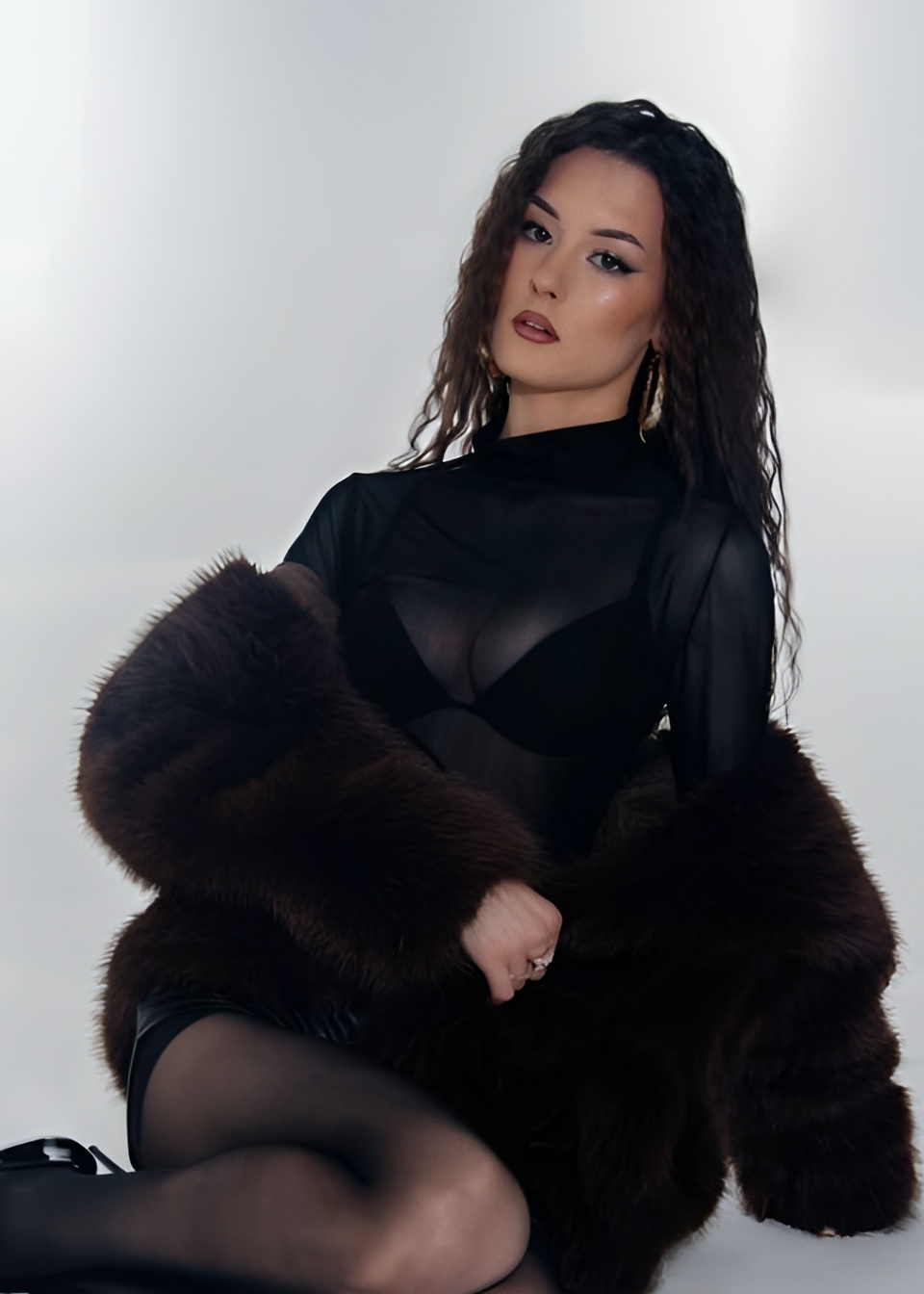 Юля привлекательная девушка из Лесосибирска цена от 6000 руб